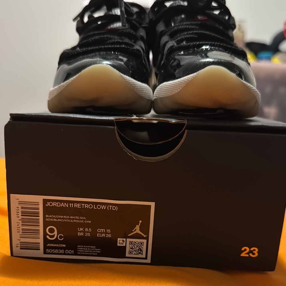 Jordan Black Low-Top Sneakers Classic Design
